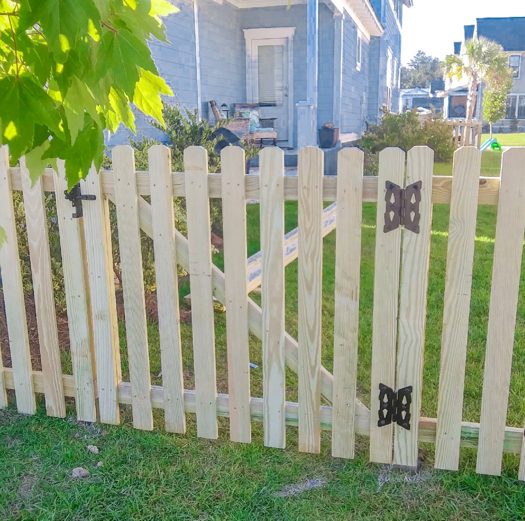 fence_sc_4ft_dog_eared_picket