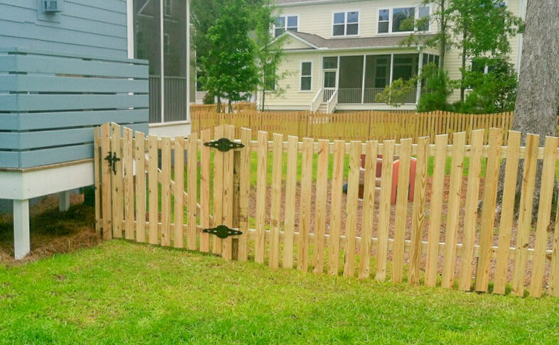 fence_sc_4ft_wood_picket_with_single_gate