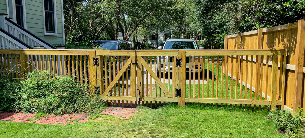 fence_sc_4ft_wood_picket_with_double_gate